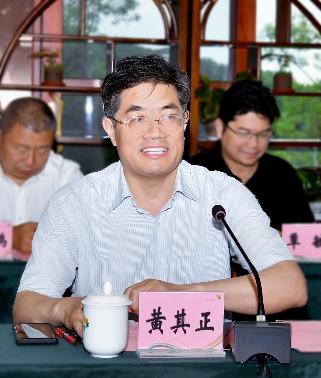 中林集团副总经理黄其正讲话黄显阳表示"央企入桂"助力广西林业高
