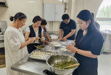 立秋包饺子 温情暖人心