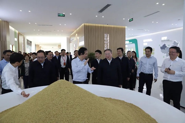 国家粮食和物资储备局局长刘焕鑫到中林集团中江种业调研