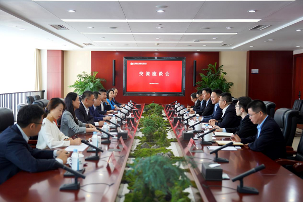 余红辉与德意志银行董事总经理、投资银行亚洲区主席吴穷座谈